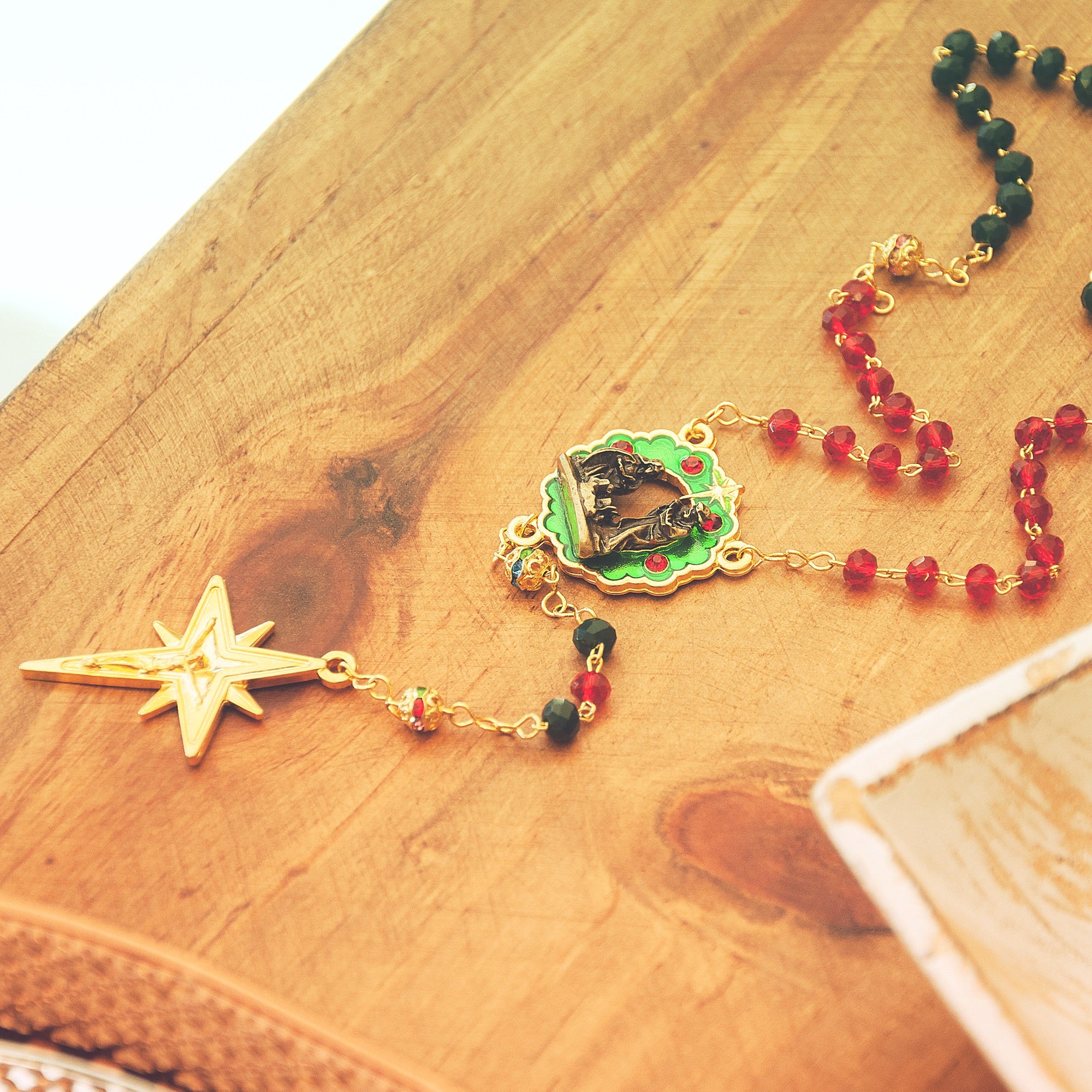 Glass Wreath & Star Christmas Rosary - Image 4