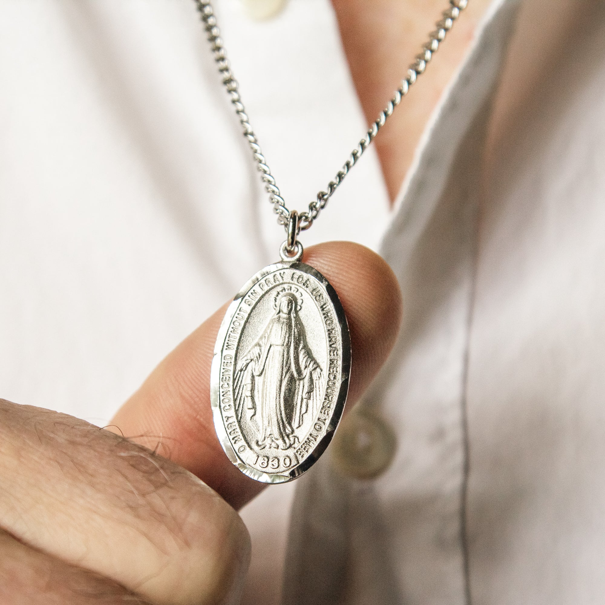 Miraculous Medal on 24" Chain - Image 4